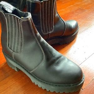 Dr. Martens Rometty contrast stitch Chelsea platform boot